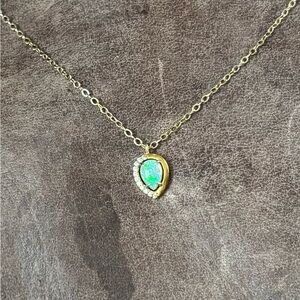 Elegant Gold and Opal Pendant Necklace